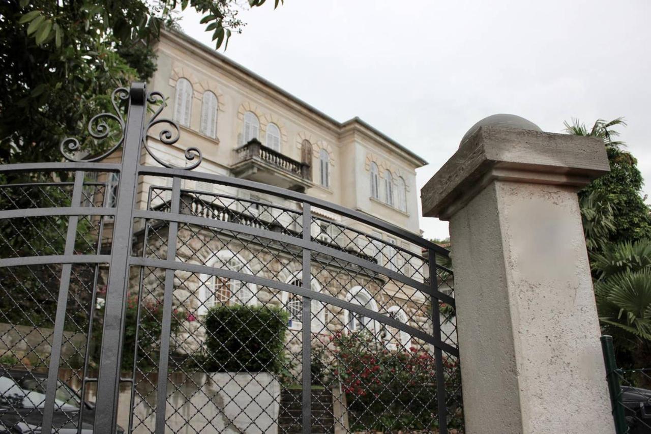 Boutique Mia, Amazing Location With Parking *