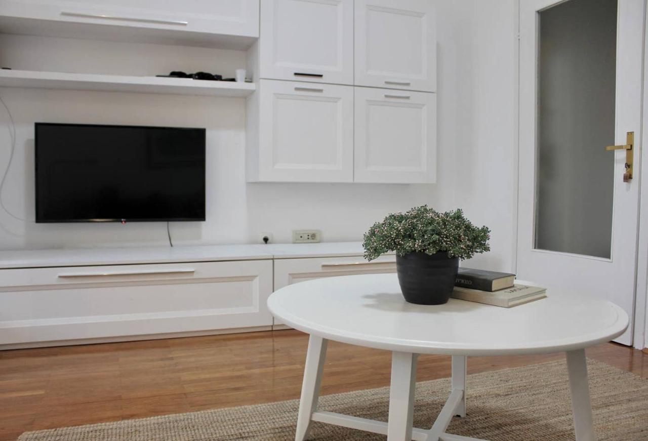 Boutique Mia, Amazing Location With Parking