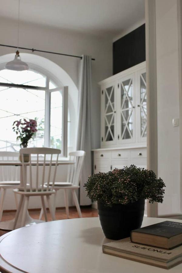 Boutique Mia, Amazing Location With Parking